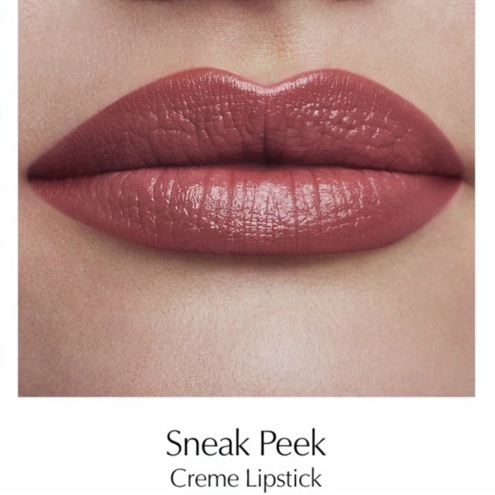 Estée Lauder Limited Edition Pure Color Lipstick in the shade Sneak Peak. - Picture 2 of 9